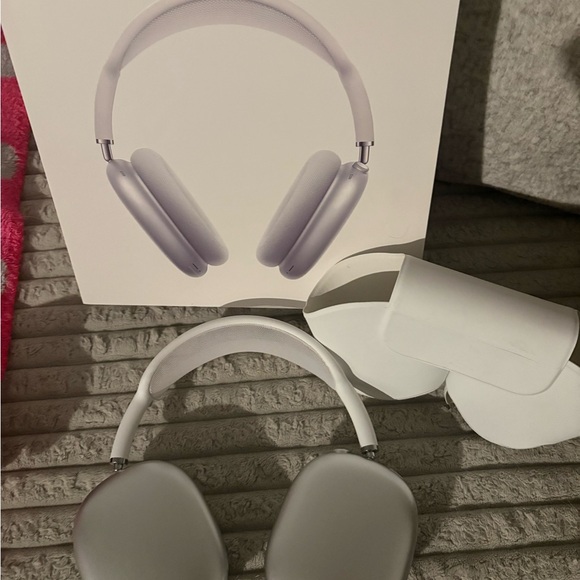 Apple airpod pro max Over-Ear Headphones in Silver